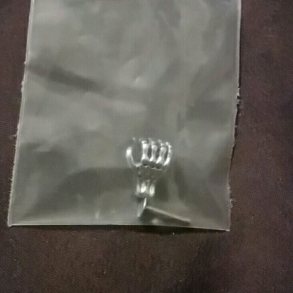 Skull hand lip ring